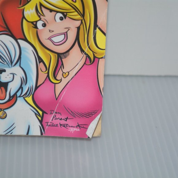 The Archie Library: #59 WORLD OF Archie Comics Book SUMMER  ANNUAL DIGEST 2016 - Picture 2 of 9